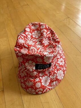 Skida Women/Youth Floral Bucket Hat in Red and White